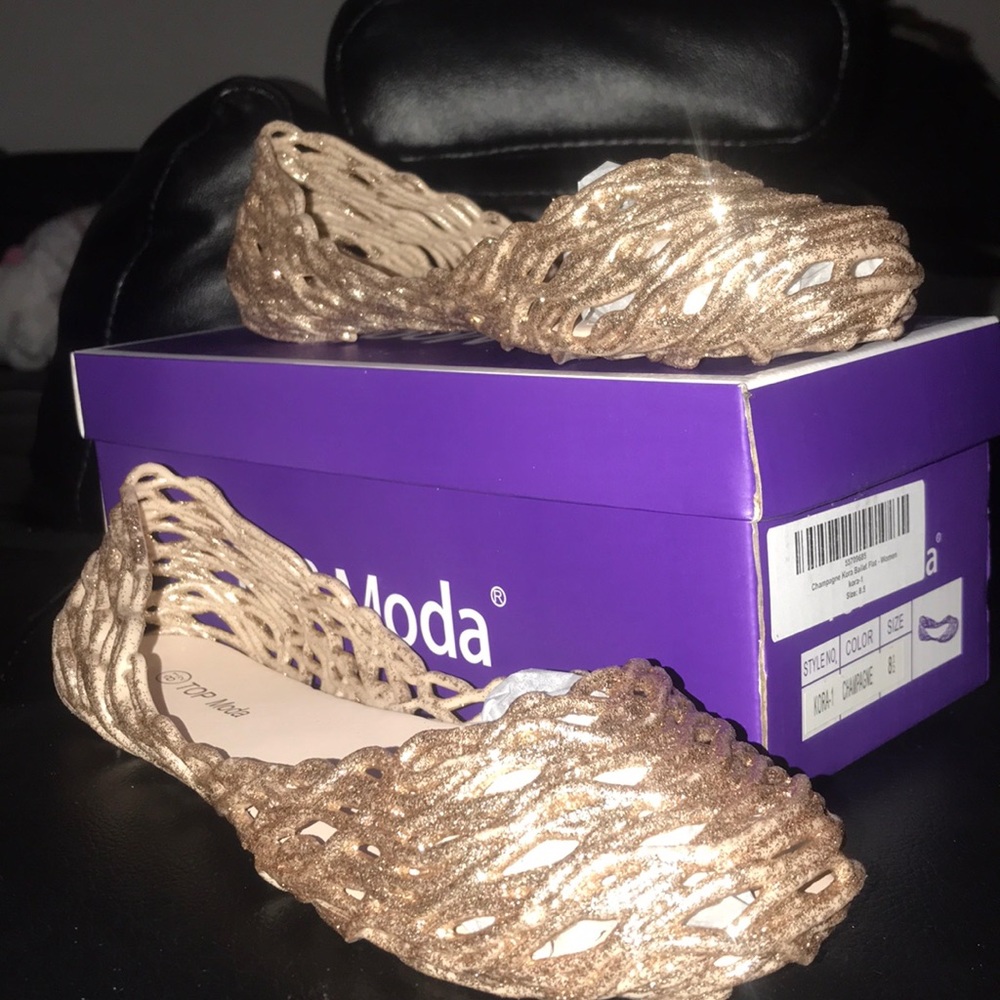NEW 8 1/2 Gold Jelly Flats